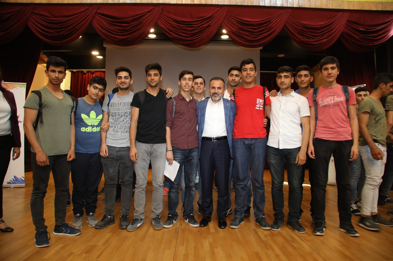 Tamer Dağlı, gençlerle buluştu