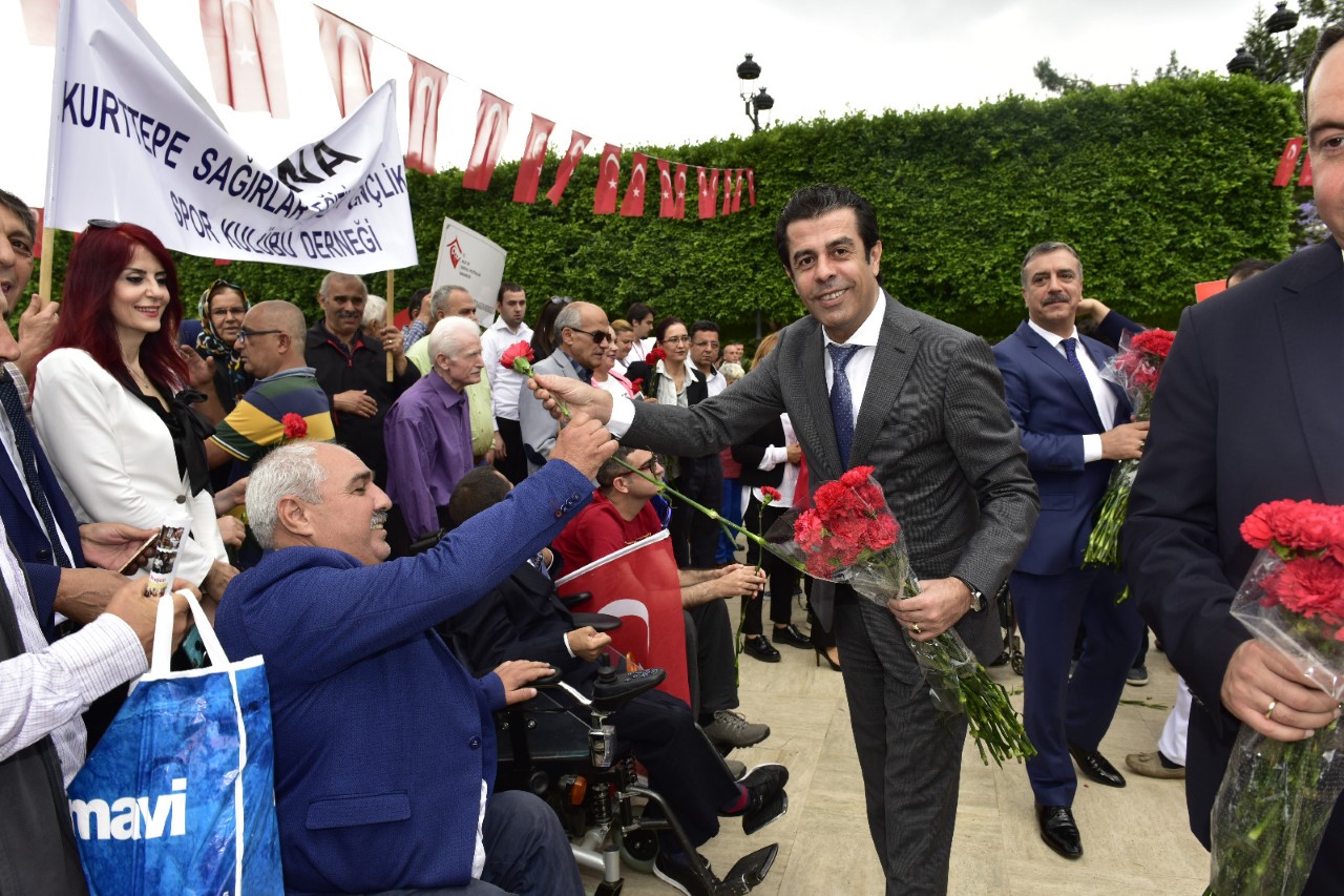 Engellere karşı fidan dağıttılar
