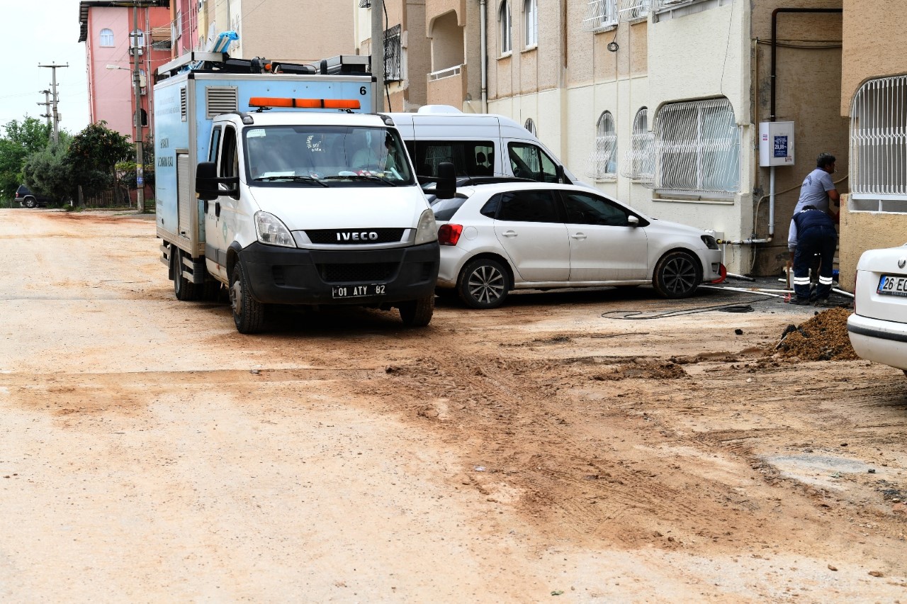 Çukurova'nın yolları ''cıncık'' gibi olacak