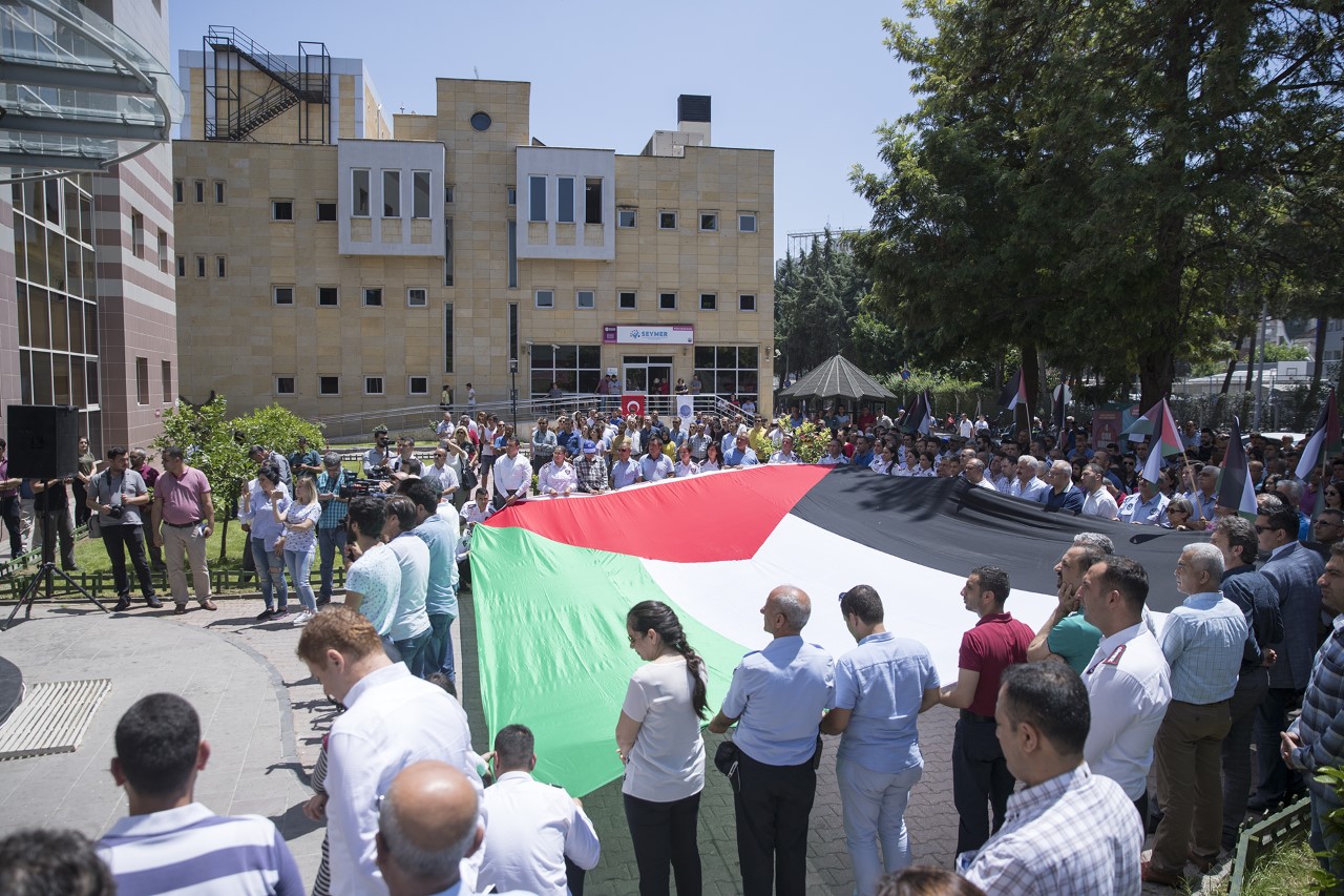 Seyhan Belediyesi Çalışanları İsrail’i Protesto Etti