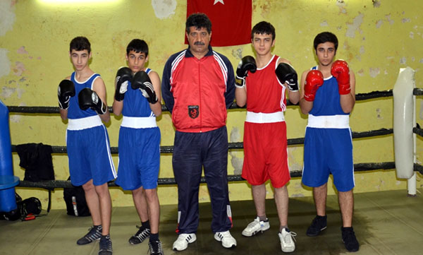 Adanalı boksörler Türkiye Şampiyonası'nda madalya arayacak