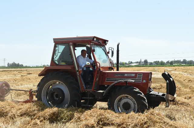 Muharrem İnce, saman balyaladı