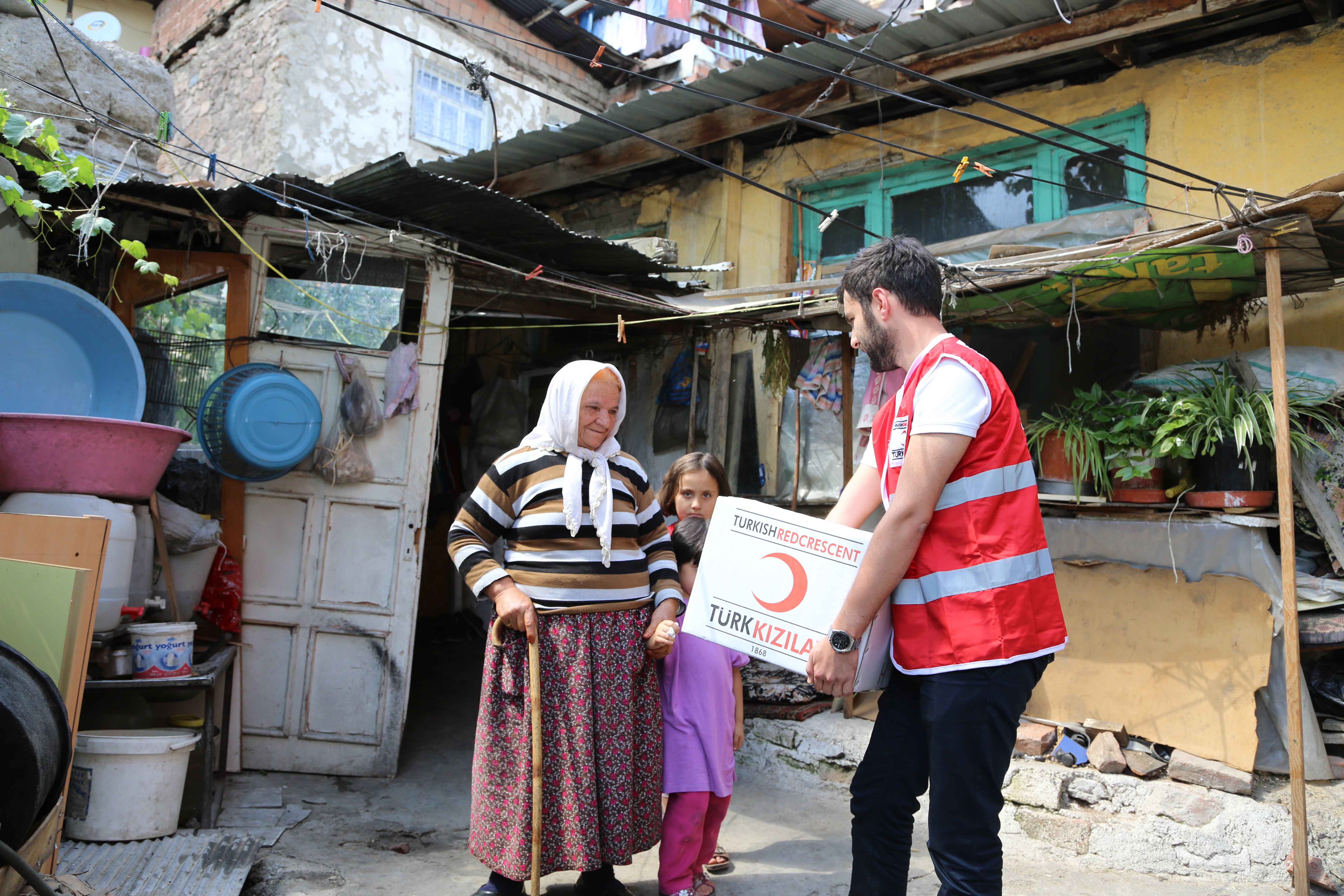 Fitre ve zekâtlarınız 143 bin ailenin yüzünü güldürecek