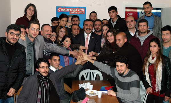 Soner Çetin'e gençlerden büyük ilgi