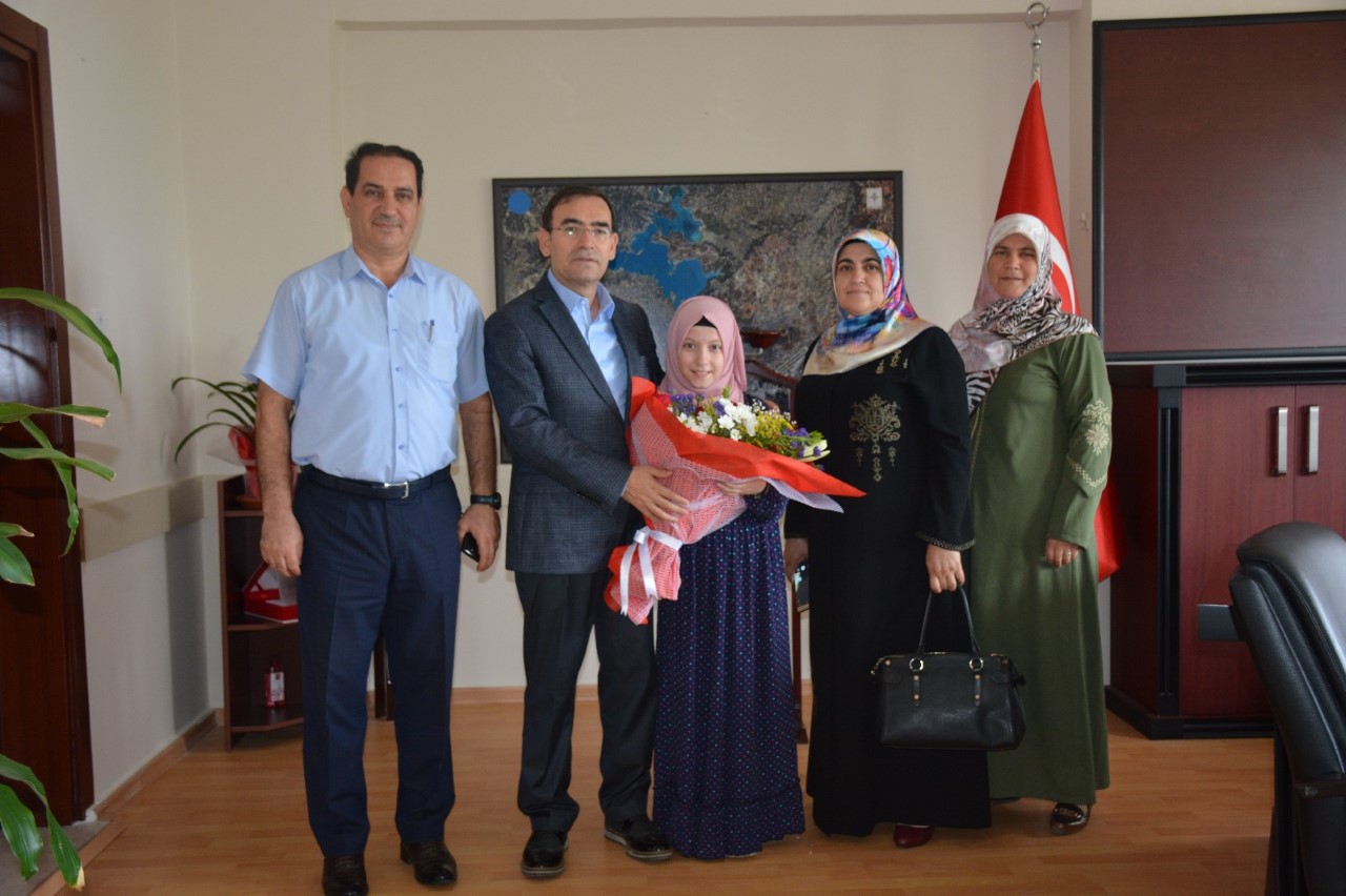 Kaymakam Sarı’dan Bölge Birincisine Ödül