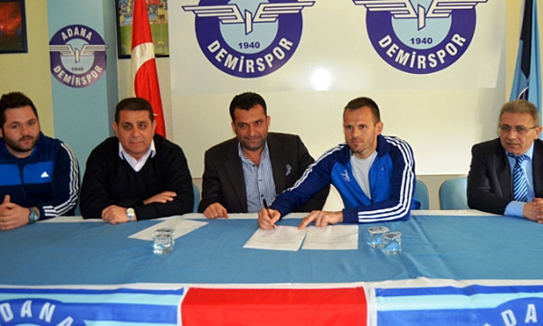 Kaleci Pawelek Demirspor'la imzayı attı, idmana çıktı