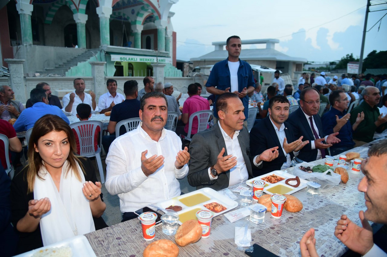 Sözlü iftarını Solaklı sakinleriyle yaptı