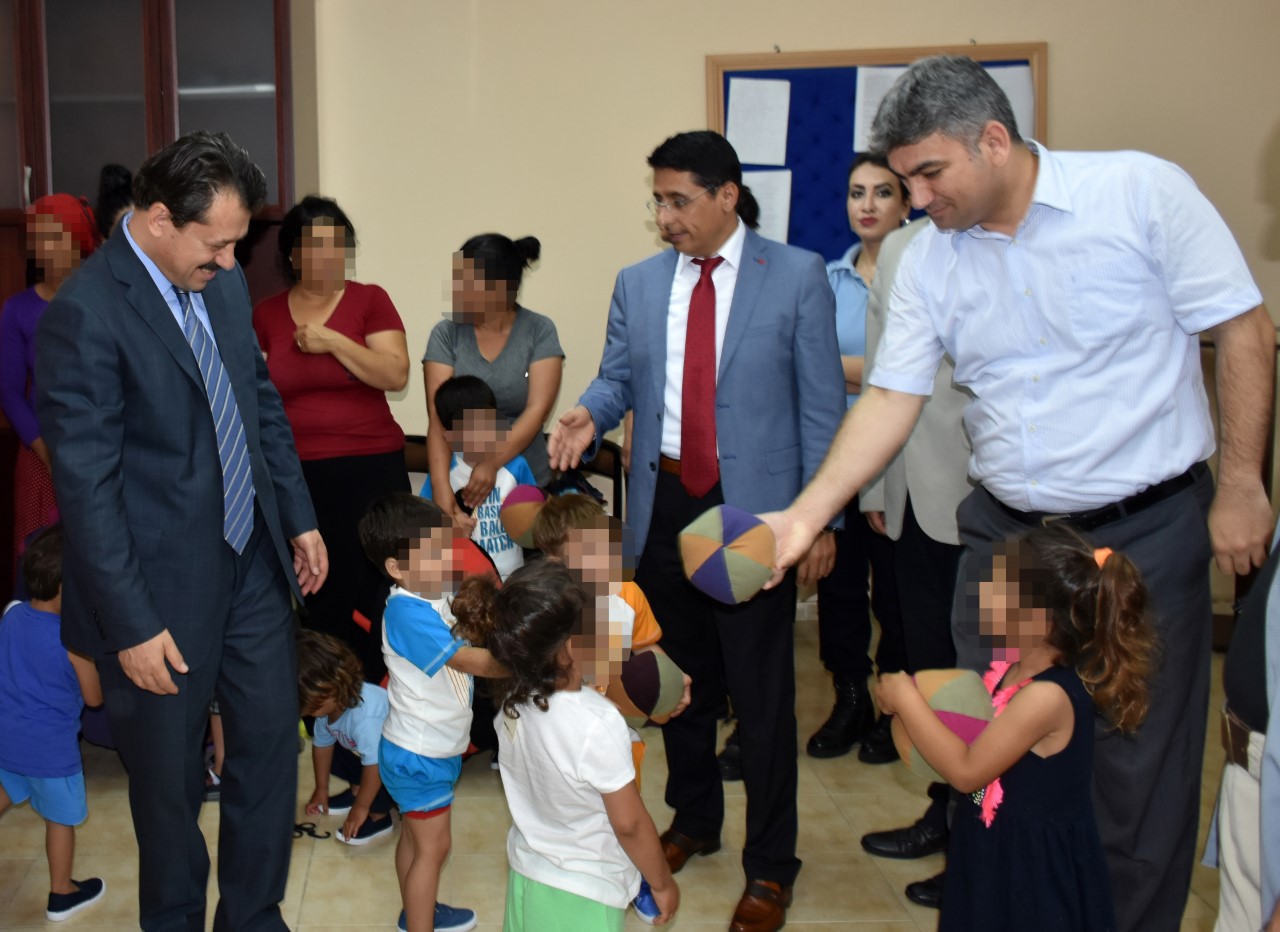 Cezaevindeki çocukların oyuncak ve bayramlıkları hükümlülerden