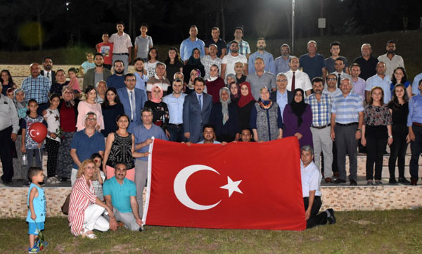 Şehit aileleri iftarında Türk bayrağı coşkusu