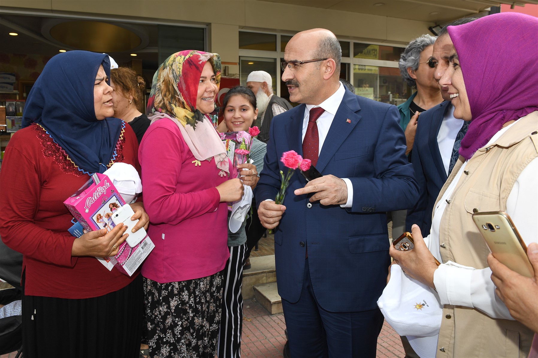 Demirtaş, vatandaşlarla bir araya geldi