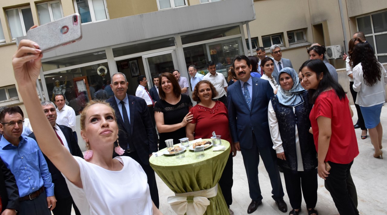 Adliyede ‘bayram selfiesi’