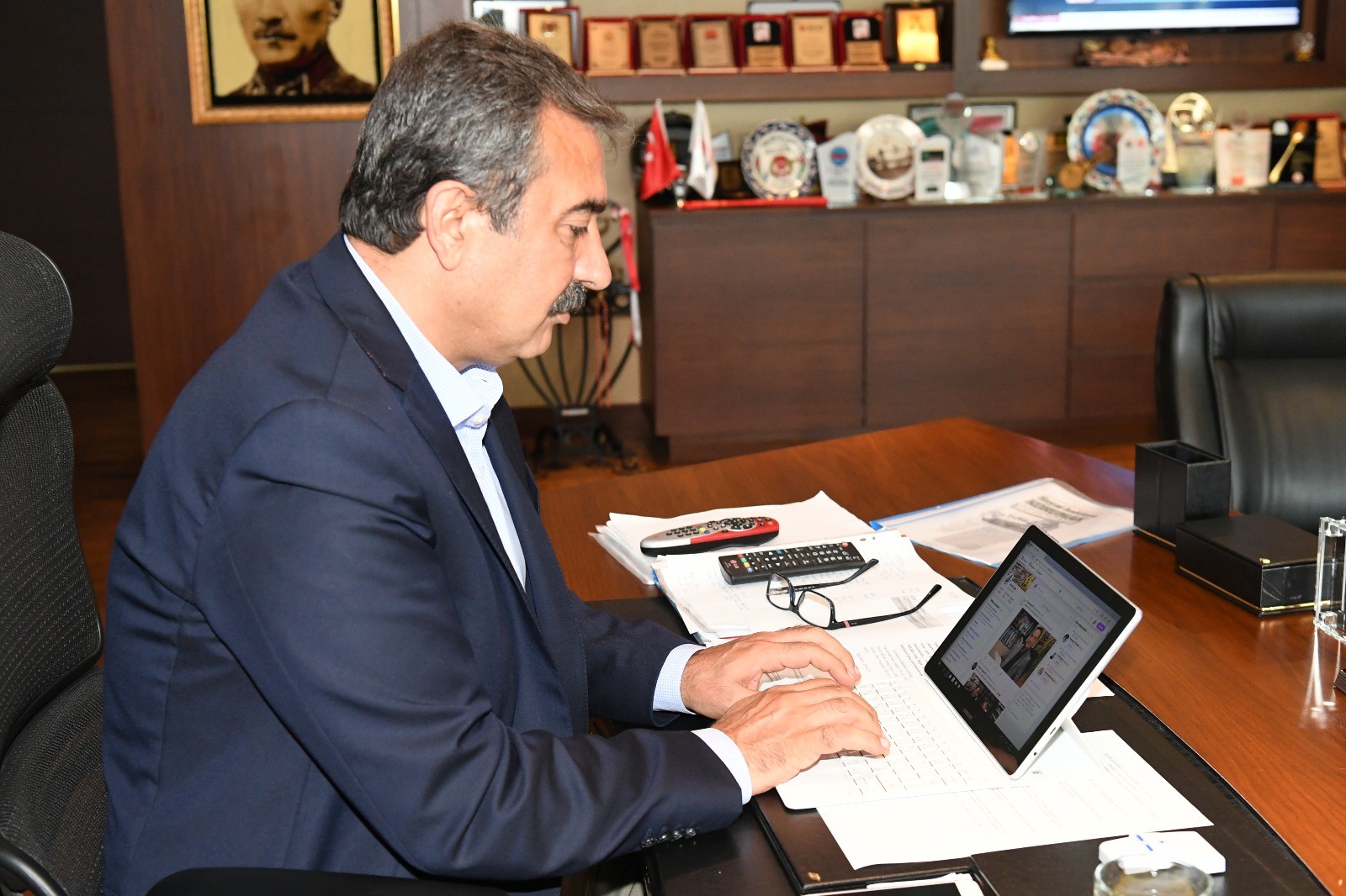 Soner Çetin sosyal medyada soruları yanıtlıyor