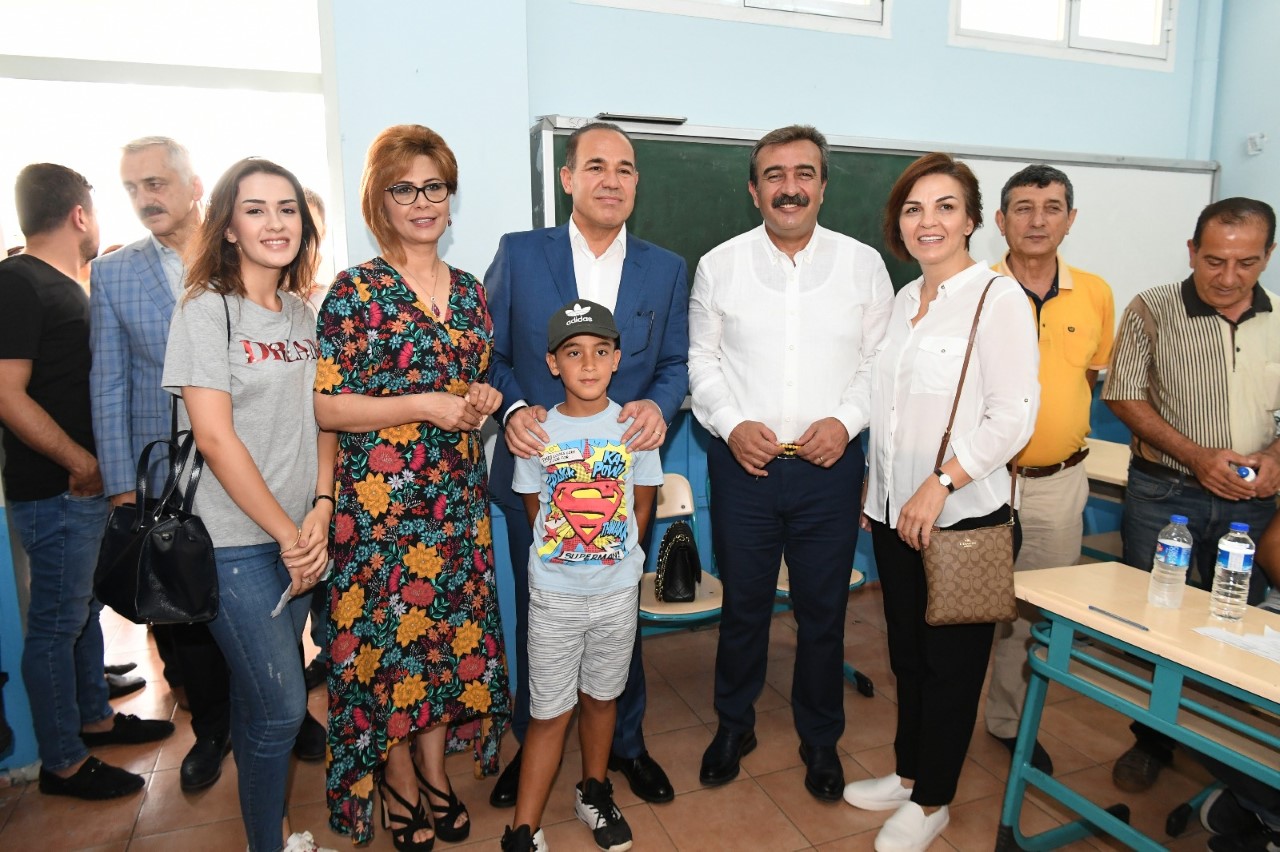 Sözlü ve Çetin aynı okulda oy kullandı