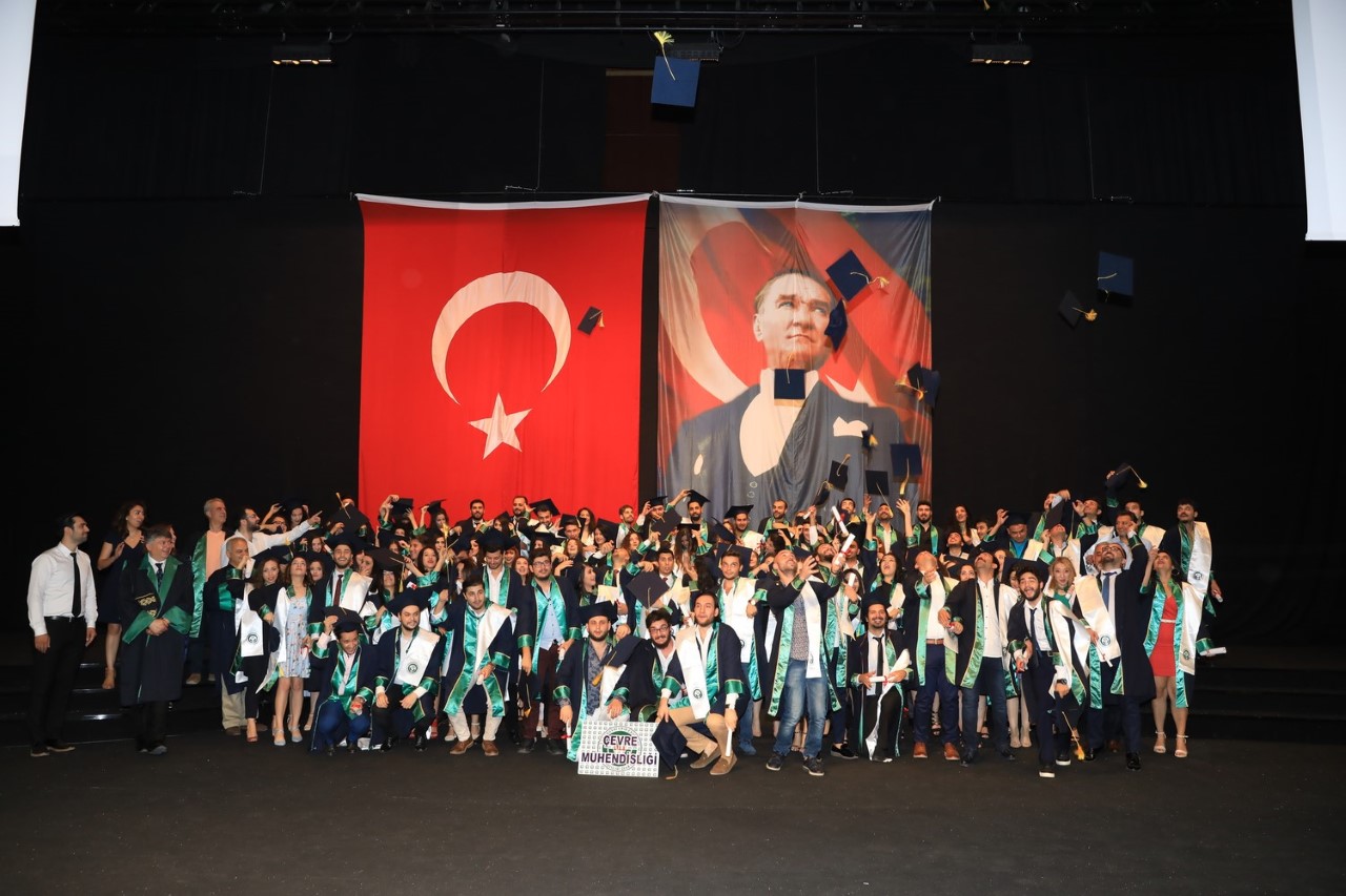 Mühendislik Fakültesi 383 Öğrencisini Mezun Etti