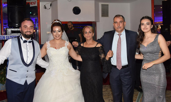 Gazeteci Basri Baş’ın kızına Adana ve Mersin’de çifte düğün