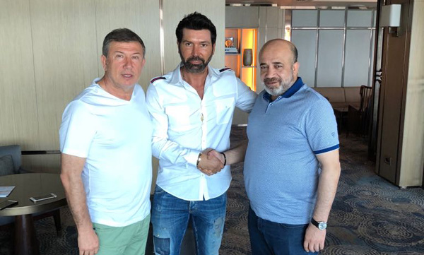 Adana Demirspor Hakan Kutlu ile anlaştı