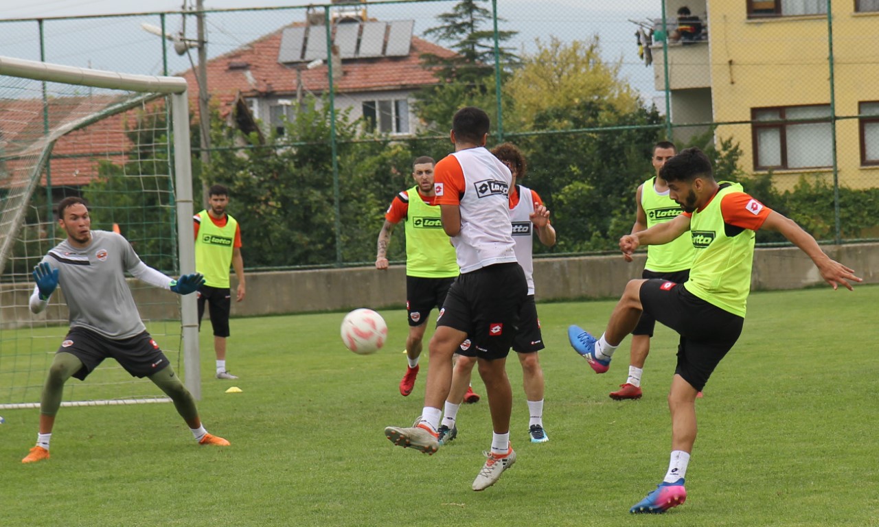 Futbolcular göz hapsinde