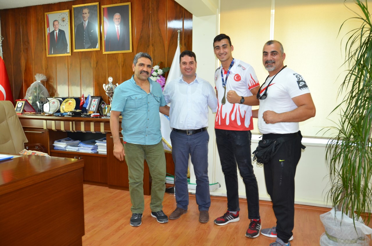 Ataşbak, Avrupa Muay Thai Şampiyonu olan Kemik’i kabul etti