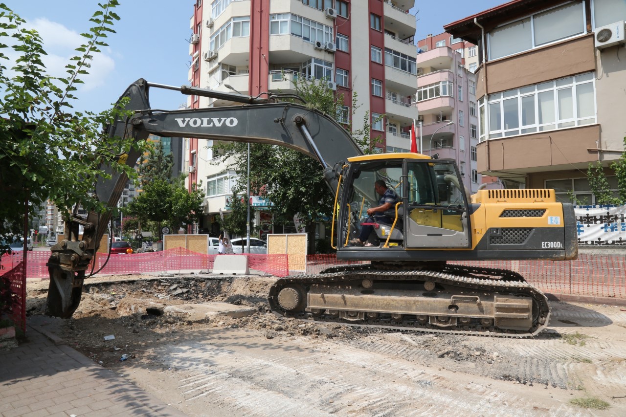 Turgut Özal Bulvarı'na mikro tünel yöntemi ile yağmur suyu hattı