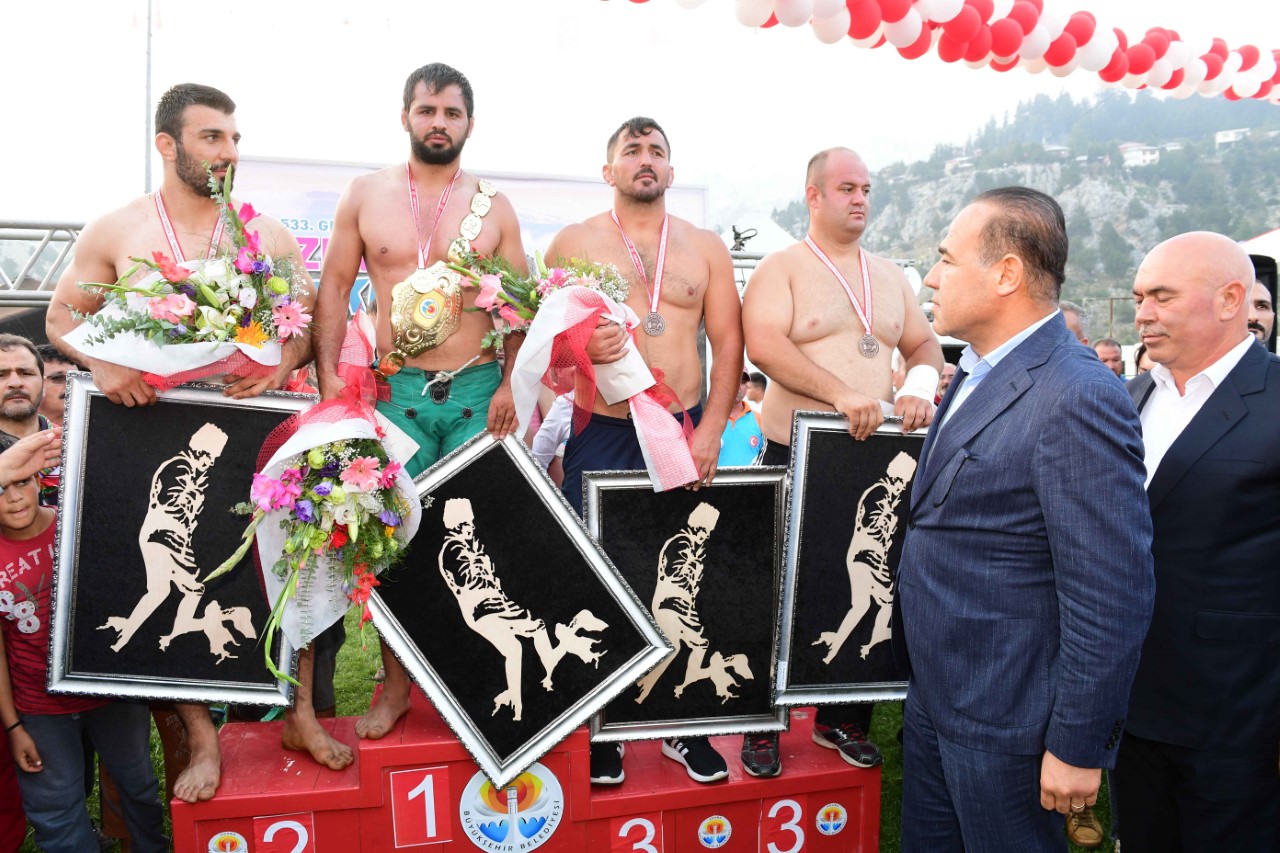 Kızıldağ Karakucak Güreşleri dayanışma şölenine dönüştü