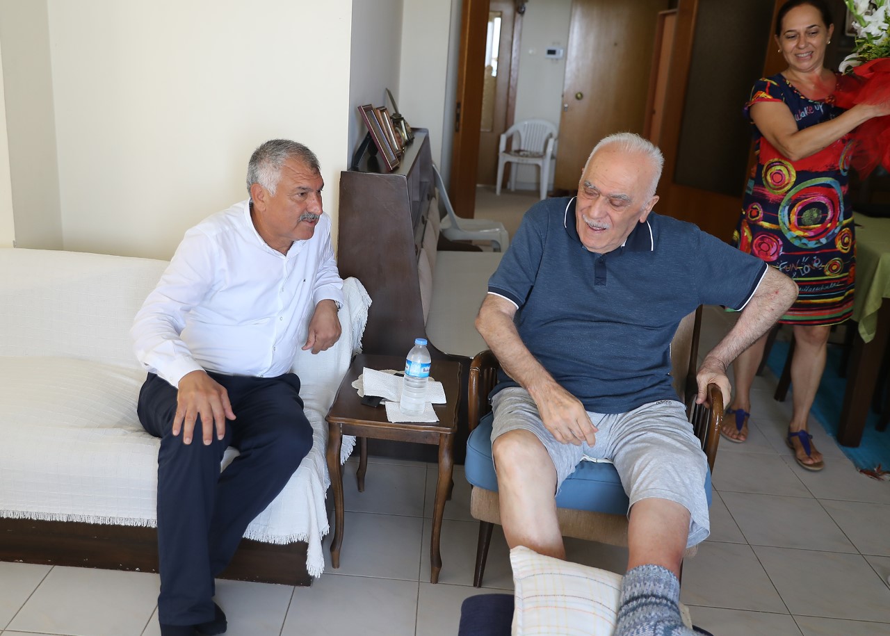 Voleybolun Duayenine Başkan Karalar’dan Ziyaret