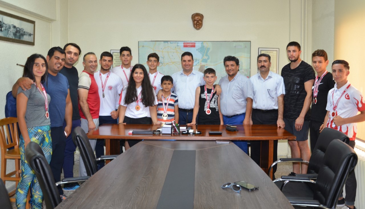 Kick Boks Birinciliği'nde 22 madalya kazandılar