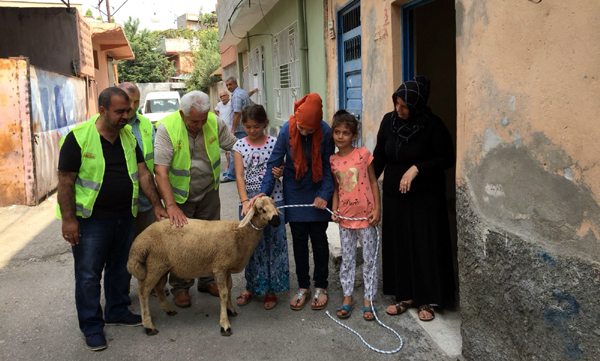 Adana'da Kurban Sevinci