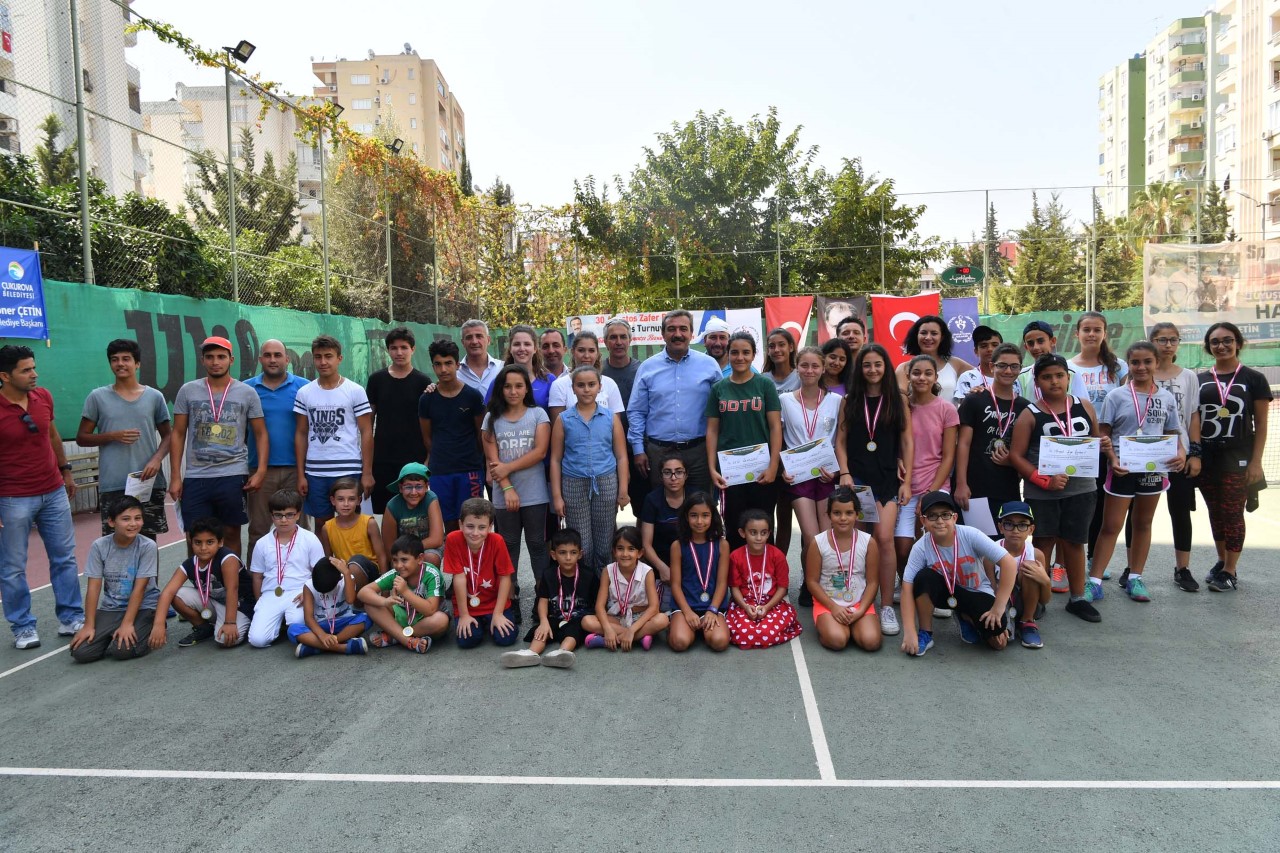 Zafer Bayramı tenis turnuvası ödül töreni