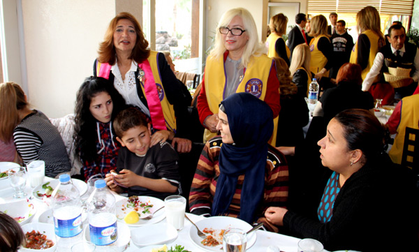 Yetiştirme yurdu çocuklarına yemekli eğlence