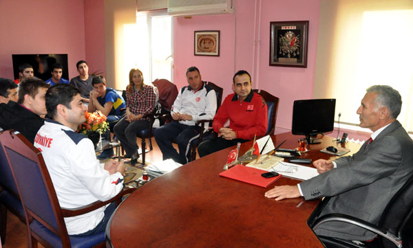 Yüzme Milli Takımı Adana'da kampa girdi