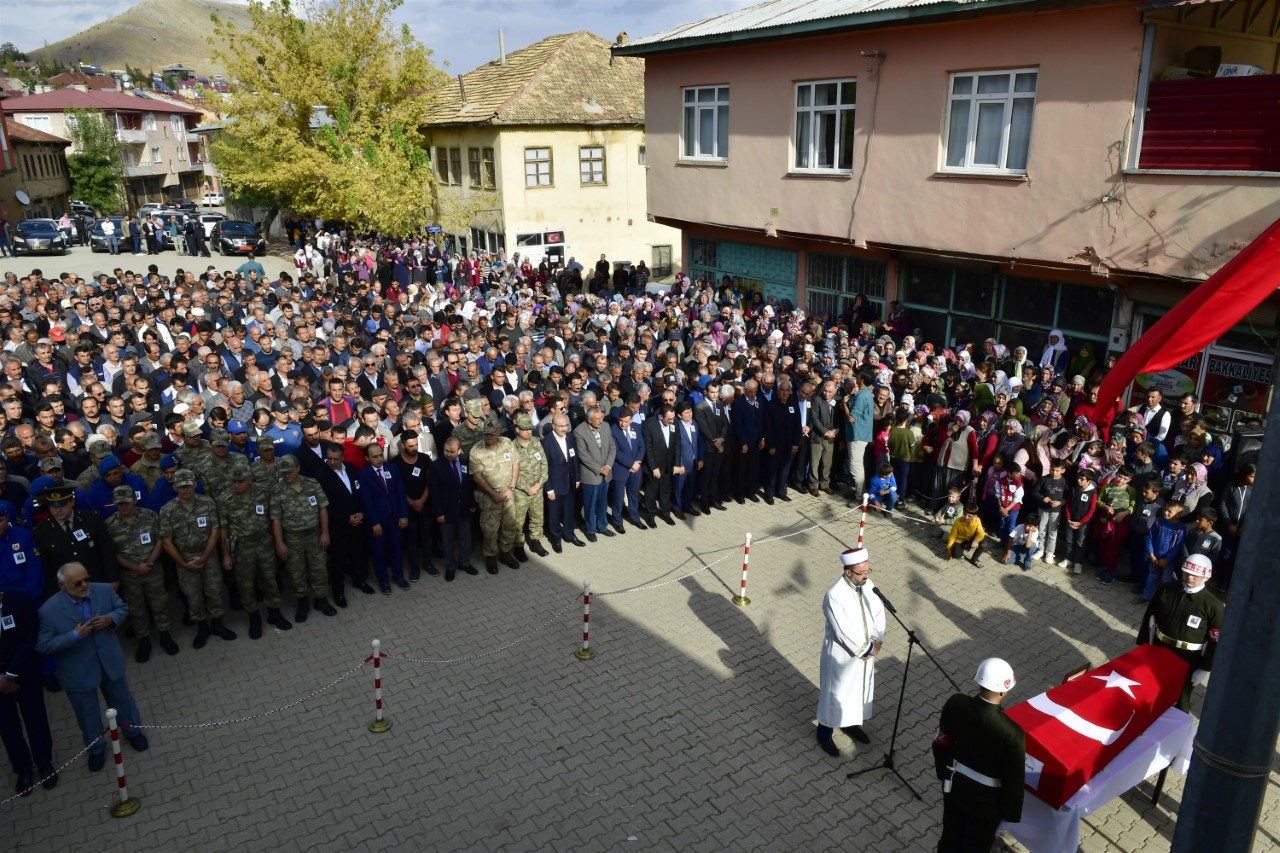 Şehit er son yolculuğuna uğurlandı