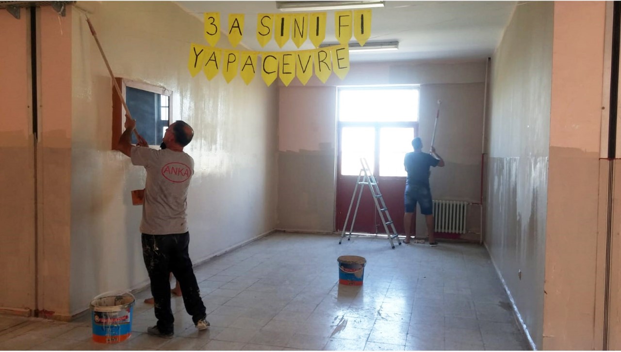 Hükümlüler öğrenciler için okulları yeniledi