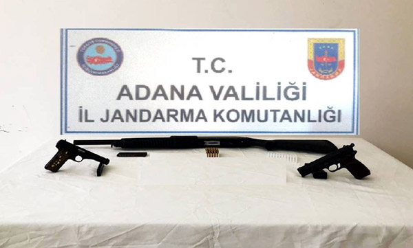 Av tüfeği ve 2 ruhsatsız tabanca ele geçirildi