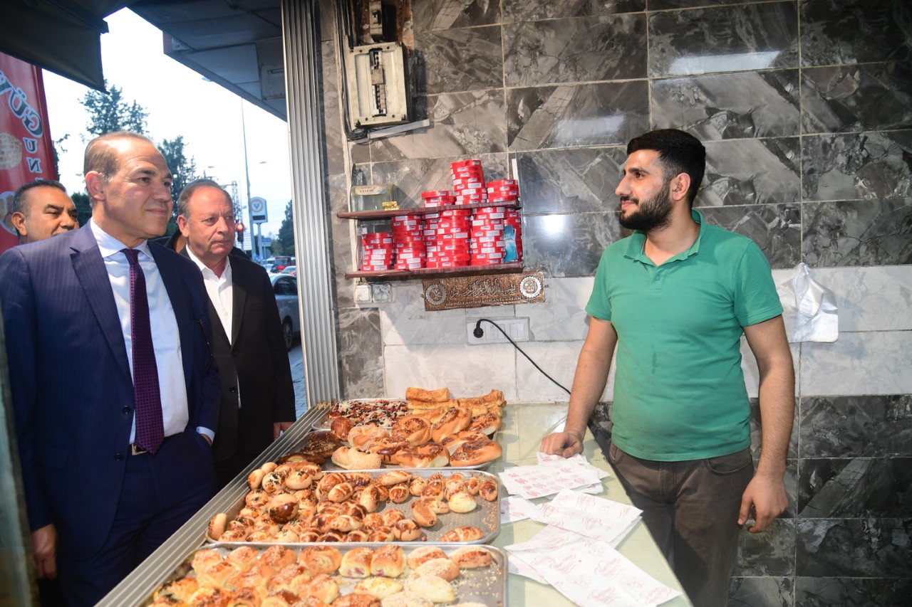Başkan Sözlü makamda değil halkın arasında