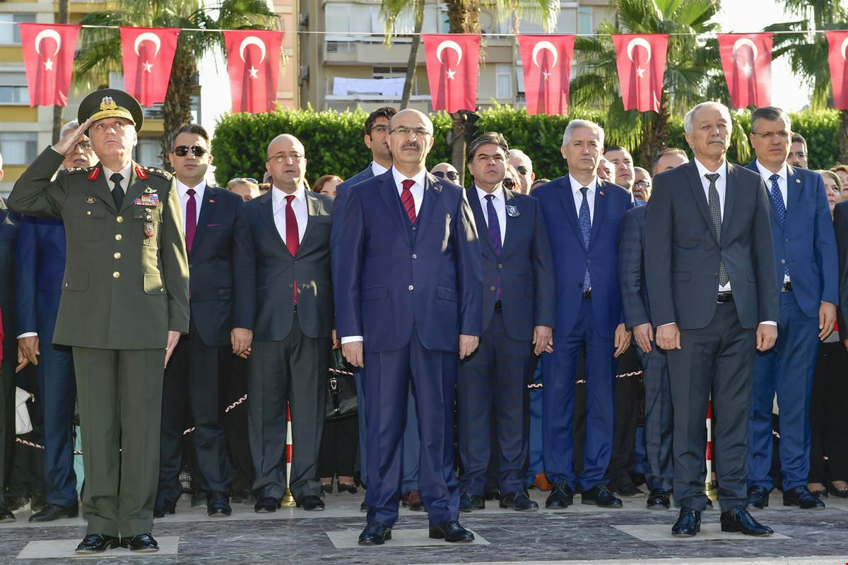 Büyük Önder Atatürk'ü andık