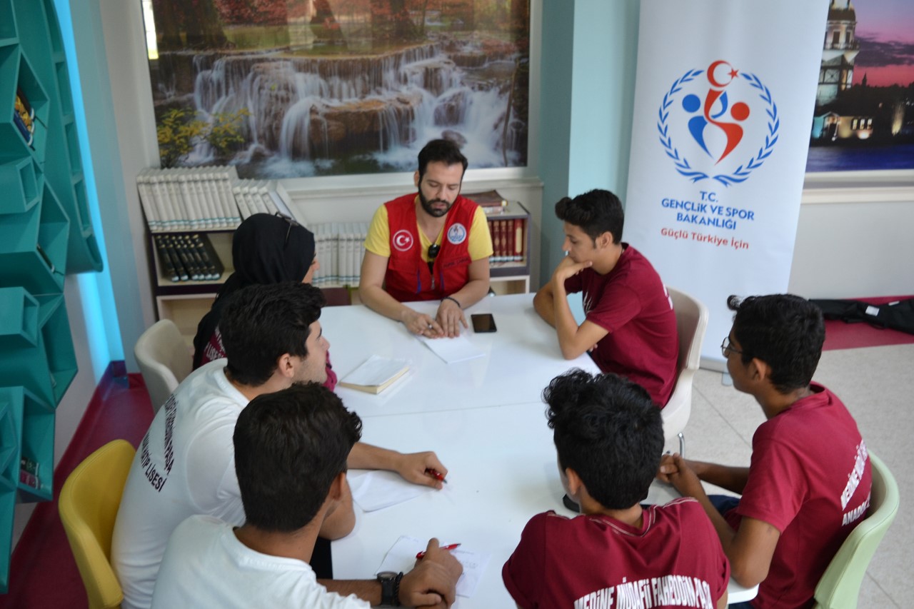 Gençlere Sosyal Medya Eğitimi veriliyor