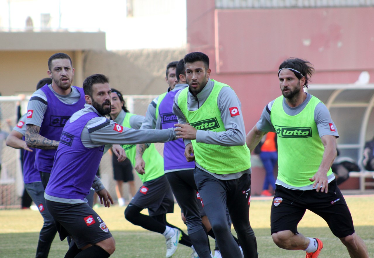 Demirbakan, şimşeği ezberletiyor
