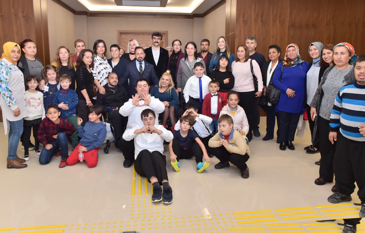 Başkan Uludağ’ı Engelli dostu Belediye Başkanı seçtiler