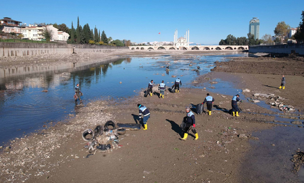 Seyhan İçgöl’de temizlik