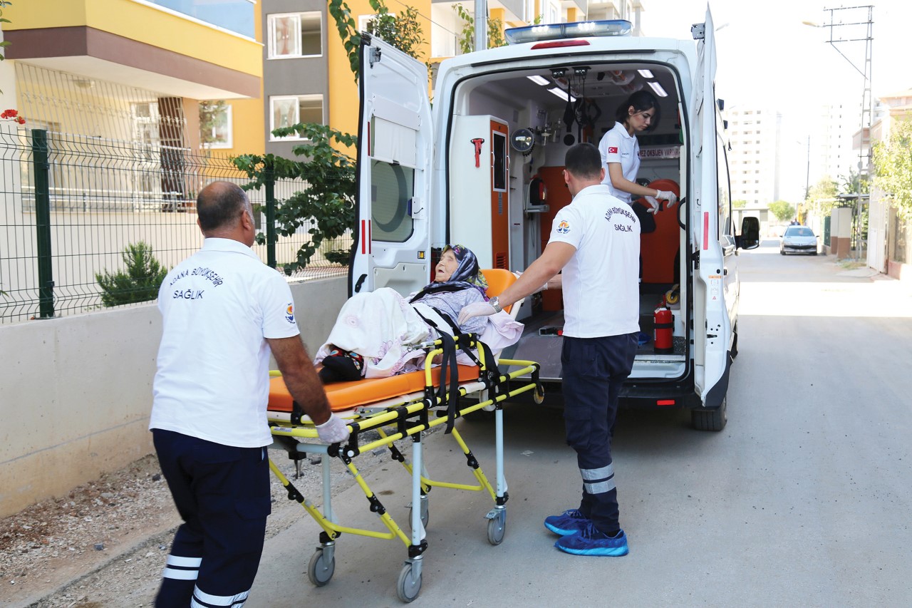 40 bin vatandaşa ücretsiz ambulans hizmeti