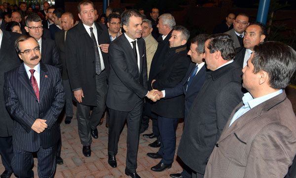 Bakan Çelik'e, memleketi Adana'da coşkulu karşılama