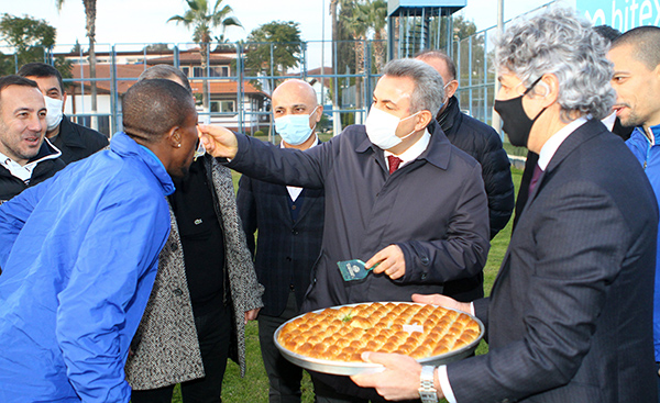 Şimşek, Timsah avlayacak