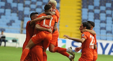 Kaplan galibiyetle tanıştı