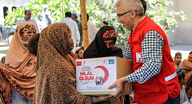 Kızılay'dan Pakistan'a yardım eli