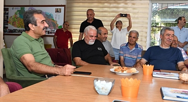 Soner Çetin emeklilerle sohbet etti