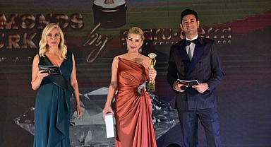 Başarısını taçlandırdı