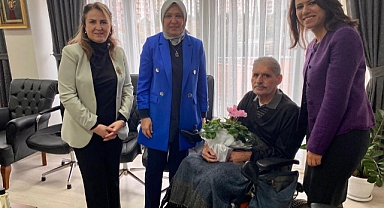 Huzurevi’ndeki emekli öğretmenlere ziyaret