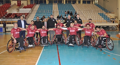 Adana Engelliler bir engeli daha aştı