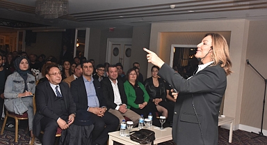 Avukatlara hitabet ve beden dili eğitimi