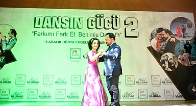 Başkan Uludağ, pistte engelli çocukla dans etti